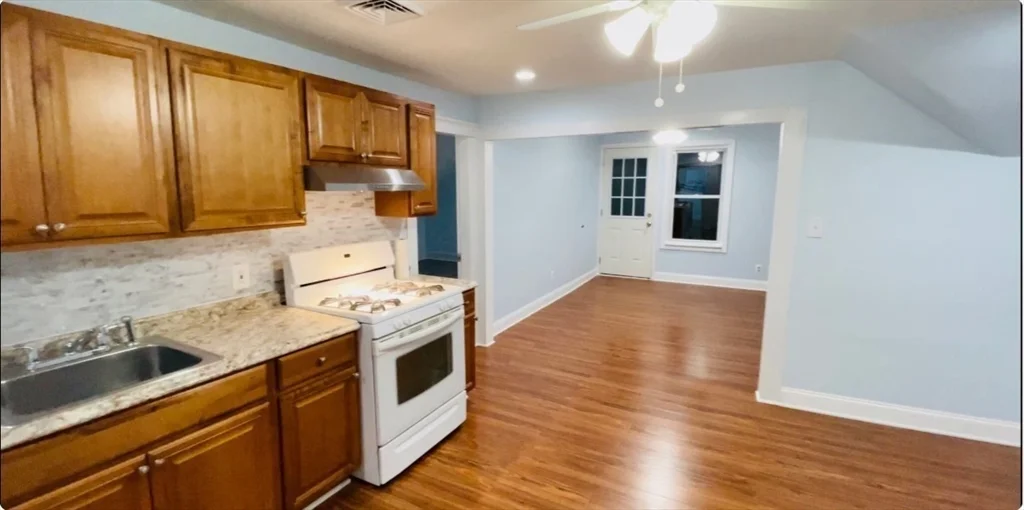 2 bed, 1 bath apartment for rent at 23 Everett Ave Unit 3, Webster — photo 3 of 7