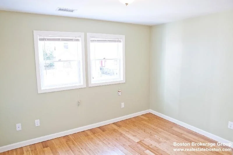 3 bed, 2 bath apartment for rent at 23 Evergreen Unit 1, Jamaica Plain — photo 6 of 13