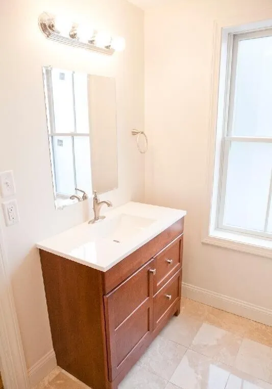 4 bed, 2 bath apartment for rent at 23 Evergreen Unit 2, Jamaica Plain — photo 5 of 8
