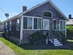 2 bed, 1 bath apartment for rent at 23 Everson Rd Unit 23, Marshfield