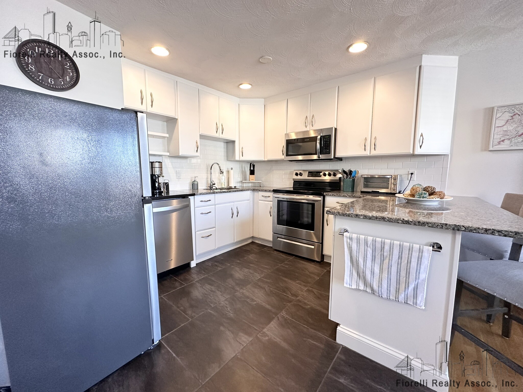 1 bed, 1 bath apartment for rent at 23 Fleet St Unit 11, North End — photo 1 of 12
