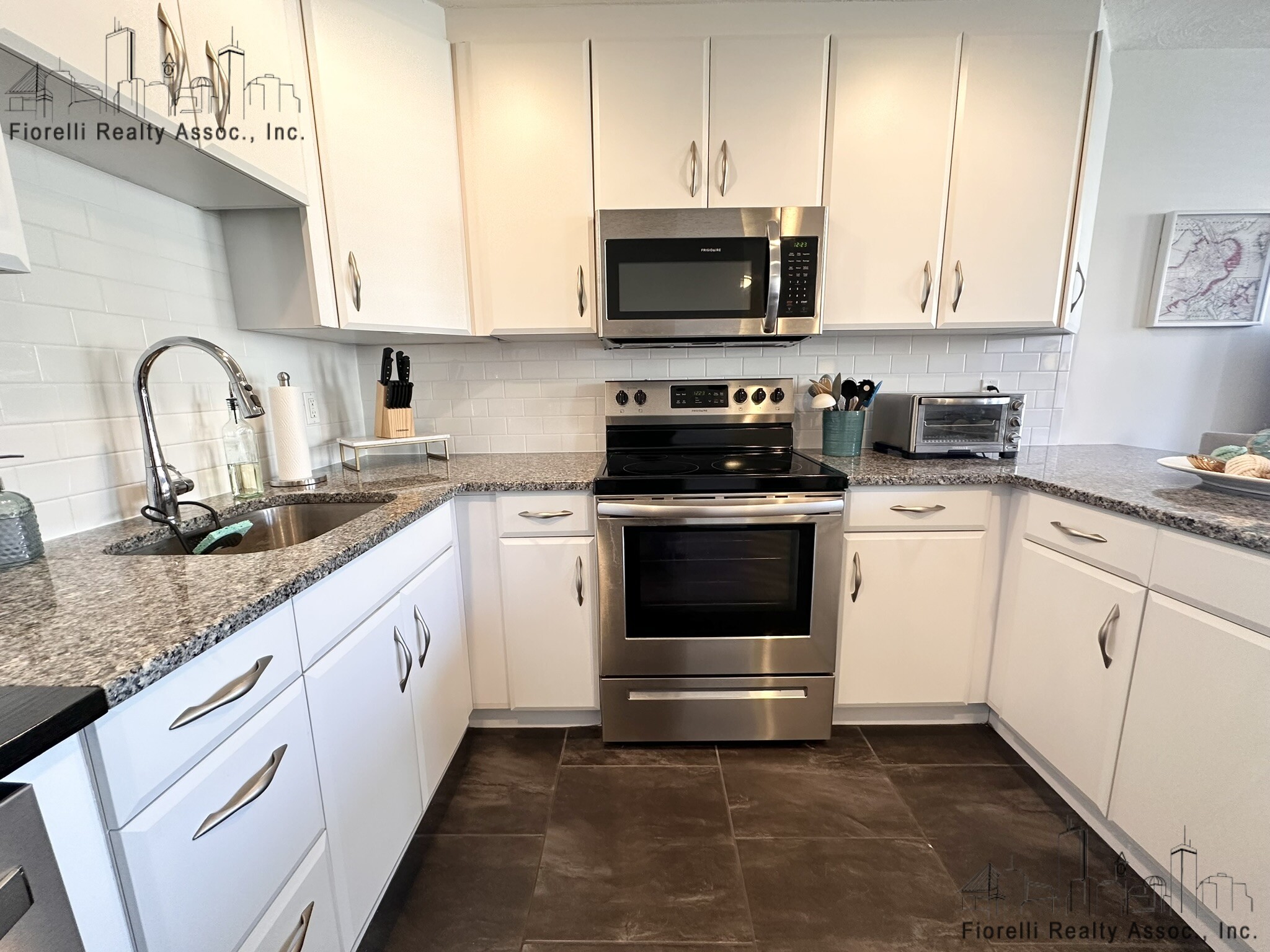 1 bed, 1 bath apartment for rent at 23 Fleet St Unit 11, North End — photo 2 of 12