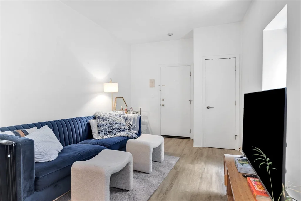 1 bed, 1 bath apartment for rent at 23 Fleet Unit 3, North End — photo 4 of 17