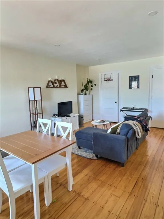 1 bed, 1 bath apartment for rent at 23 Garrison Unit 3R, Brookline — photo 2 of 6