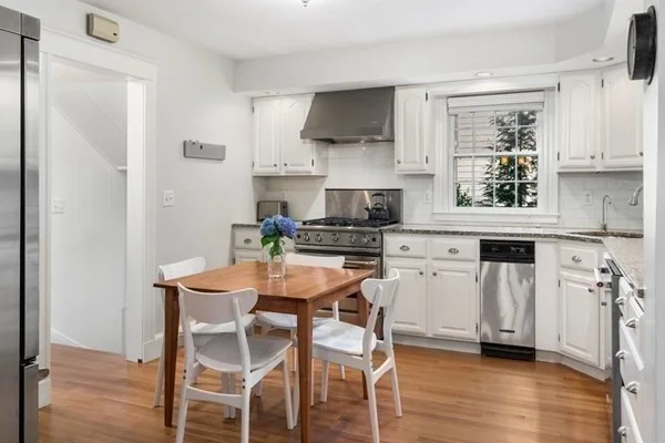 4 bed, 2 bath apartment for rent at 23 Glen Rd, Wellesley — photo 5 of 26