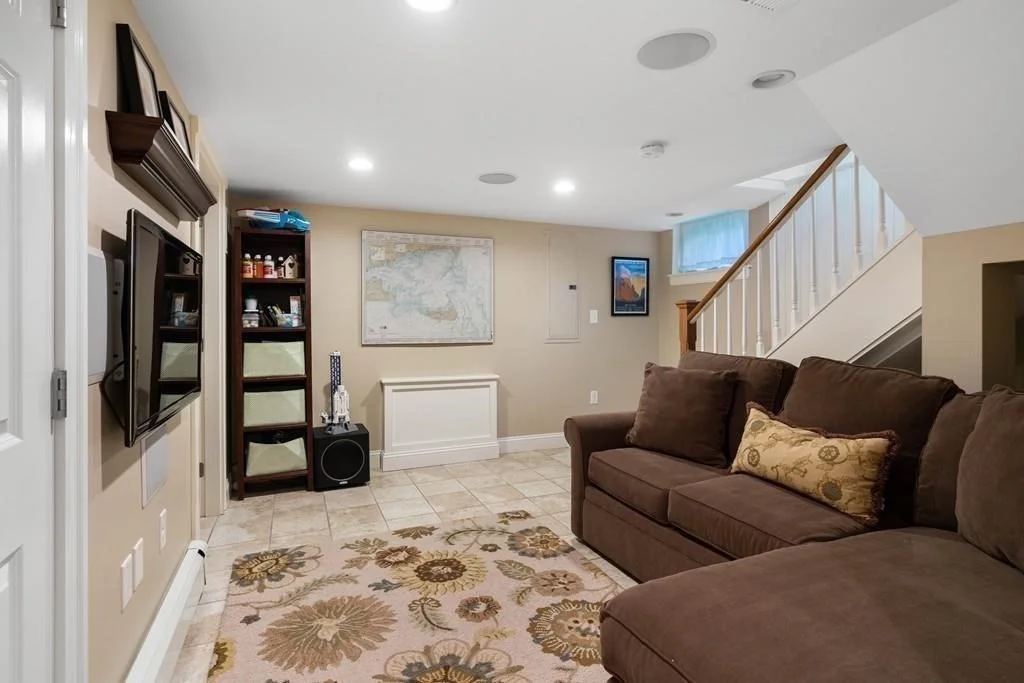 4 bed, 2 bath apartment for rent at 23 Glen Rd, Wellesley — photo 16 of 26