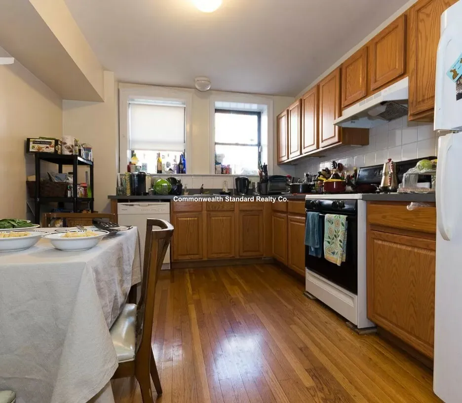 4 bed, 2 bath apartment for rent at 23 Glenville Ave Unit 23, Allston — photo 2 of 30