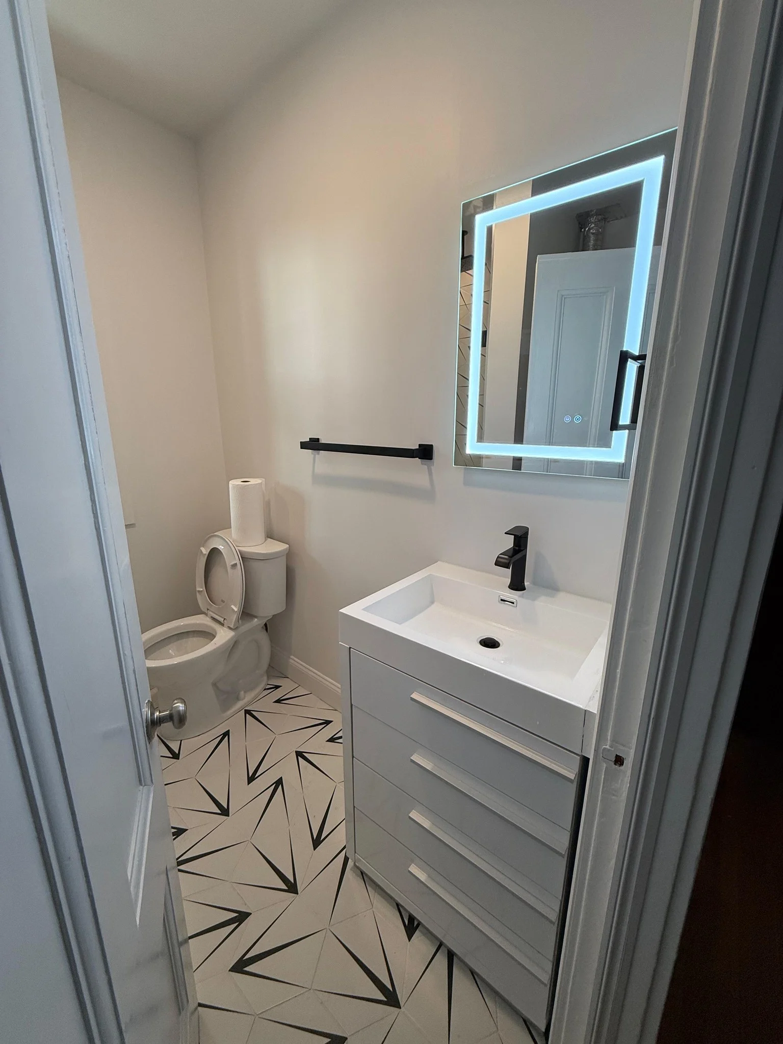 4 bed, 2 bath apartment for rent at 23 Granite St Unit 3, Prospect Hill — photo 9 of 11