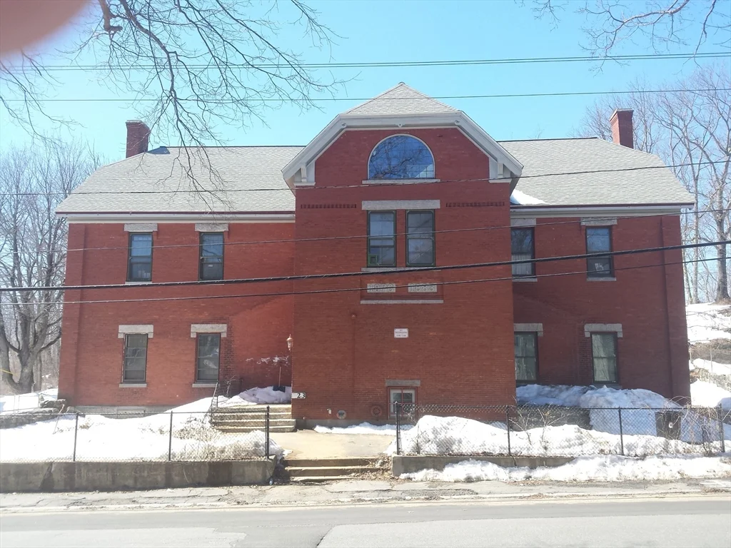 2 bed, 2 bath apartment for rent at 23 Grove Unit 2R, Spencer — photo 1 of 16