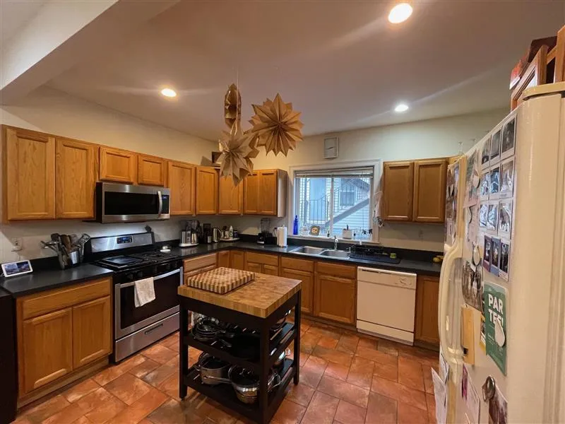 2 bed, 1 bath apartment for rent at 23 Hall St Unit 2, Powder House Square — photo 3 of 21