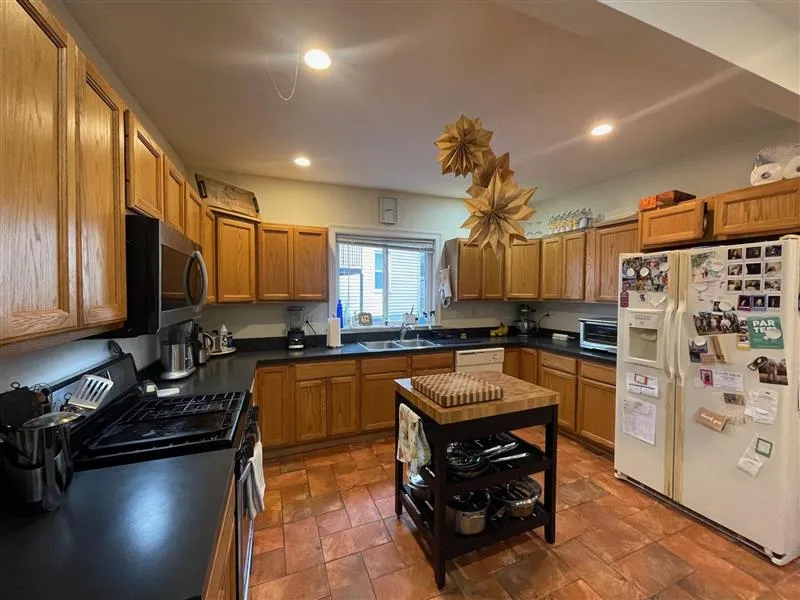 2 bed, 1 bath apartment for rent at 23 Hall St Unit 2, Powder House Square — photo 9 of 21