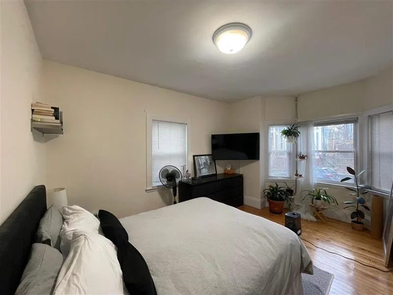 2 bed, 1 bath apartment for rent at 23 Hall St Unit 2, Powder House Square — photo 4 of 21