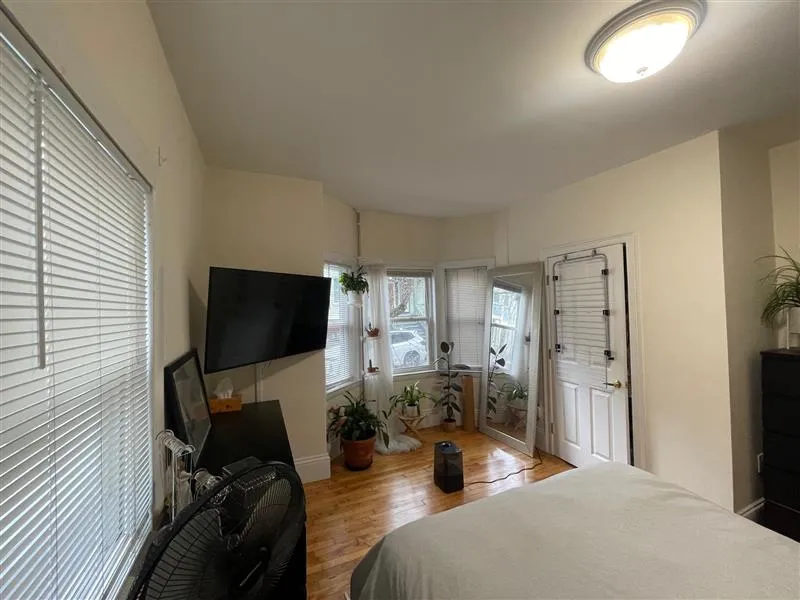 2 bed, 1 bath apartment for rent at 23 Hall St Unit 2, Powder House Square — photo 5 of 21