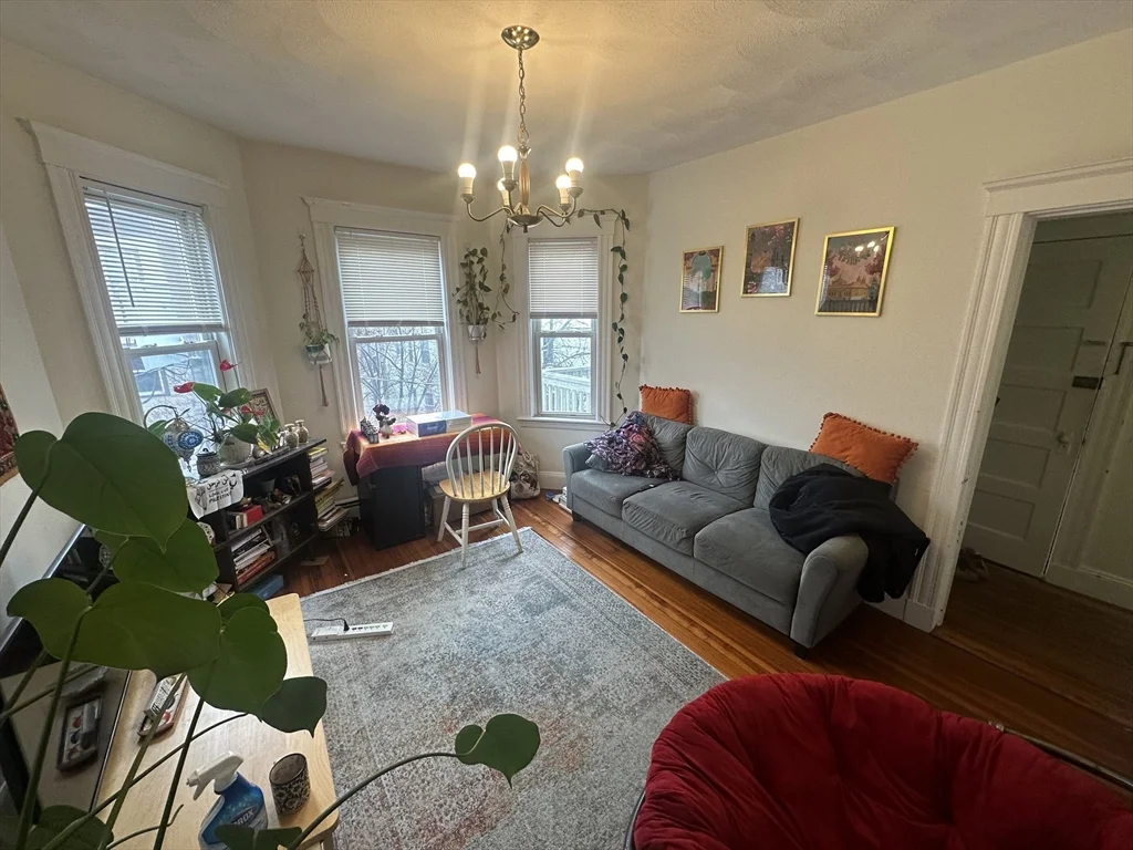 4 bed, 1 bath apartment for rent at 23 Harold St Unit 2, Union Square — photo 4 of 17