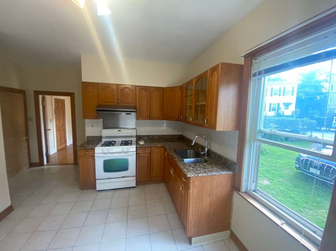 2 bed, 1 bath apartment for rent at 23 Harrison St Unit 1, Ward Two — photo 3 of 16