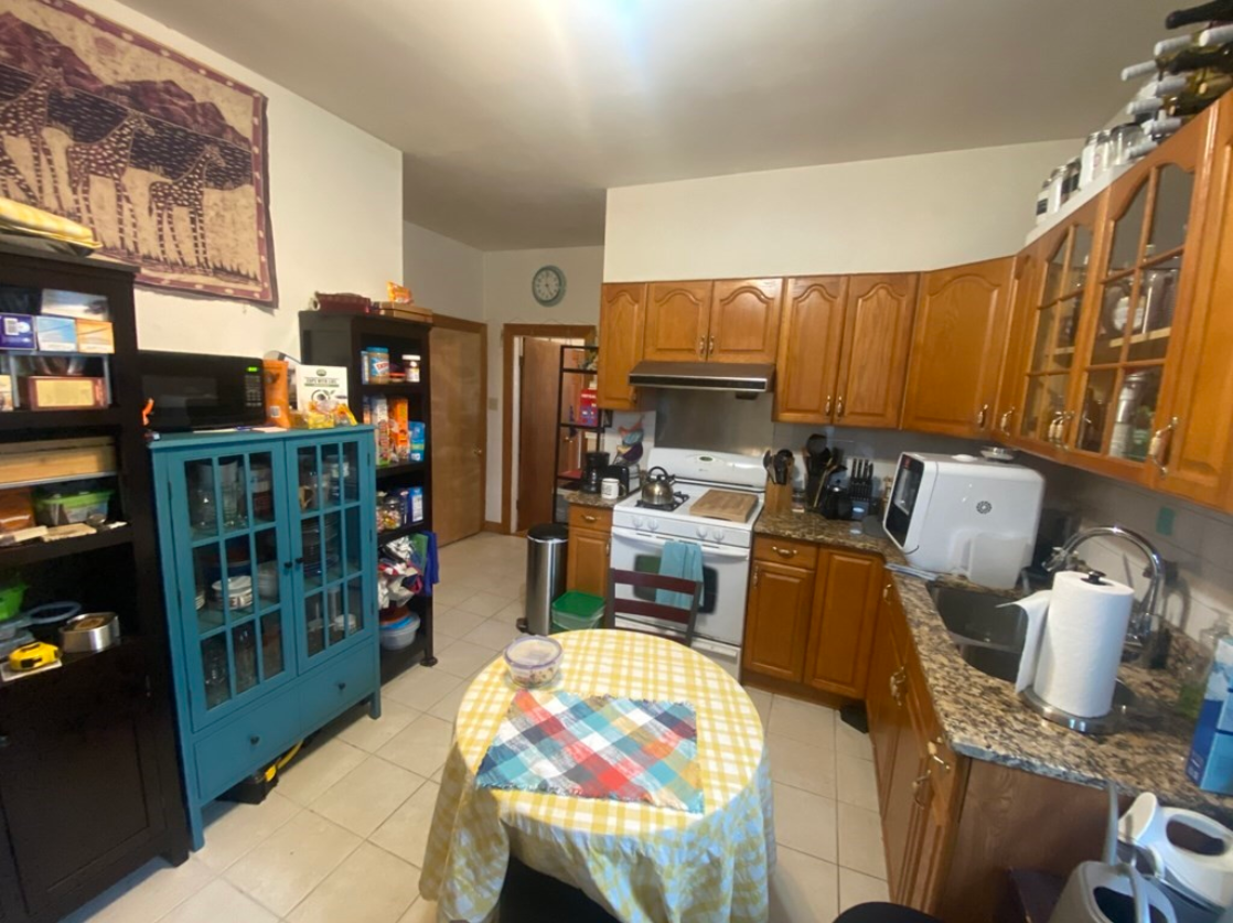 2 bed, 1 bath apartment for rent at 23 Harrison St Unit 1, Ward Two — photo 1 of 16
