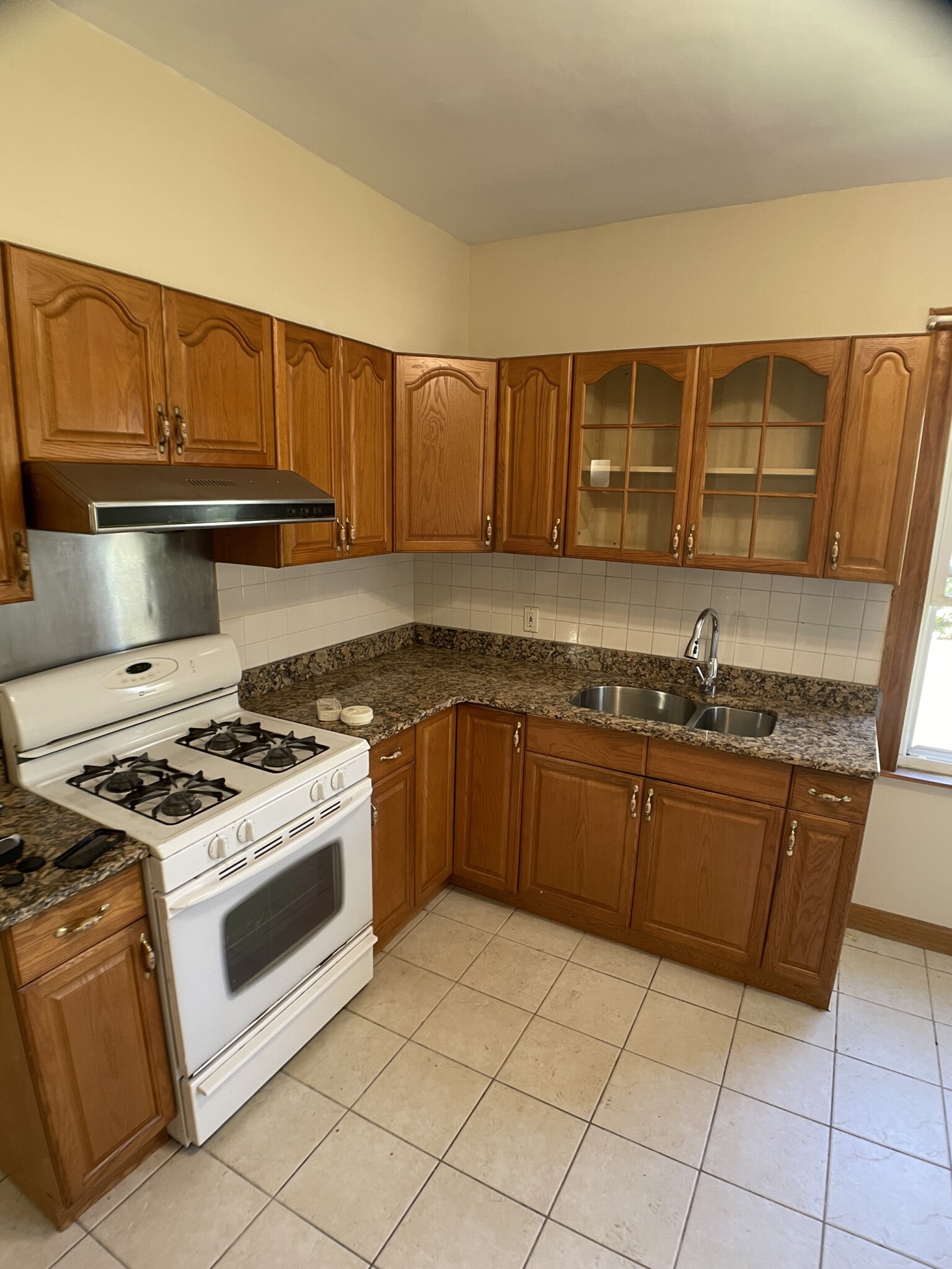 2 bed, 1 bath apartment for rent at 23 Harrison St Unit 1, Ward Two — photo 2 of 16