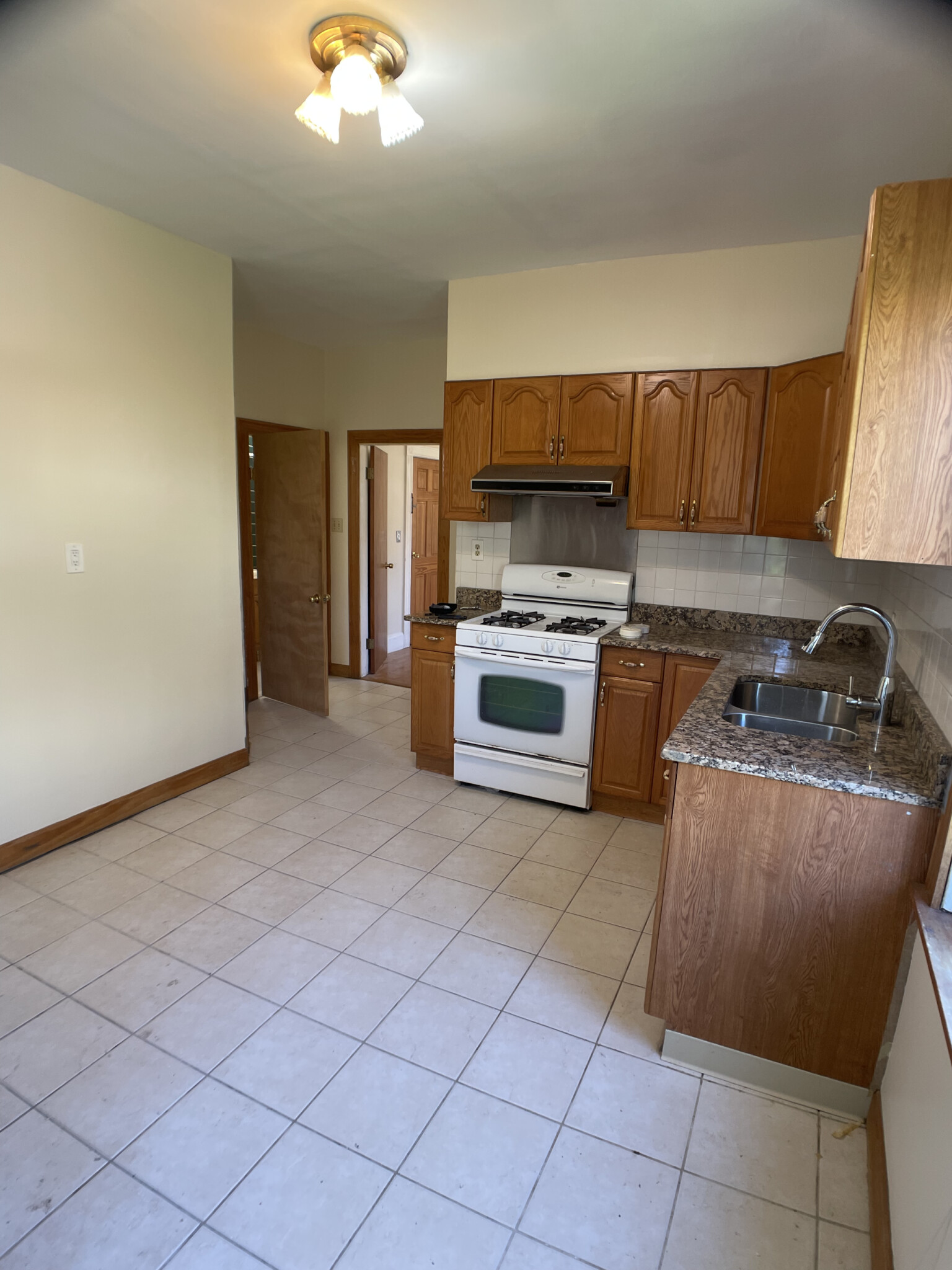 2 bed, 1 bath apartment for rent at 23 Harrison St Unit 1A, Ward Two — photo 7 of 17