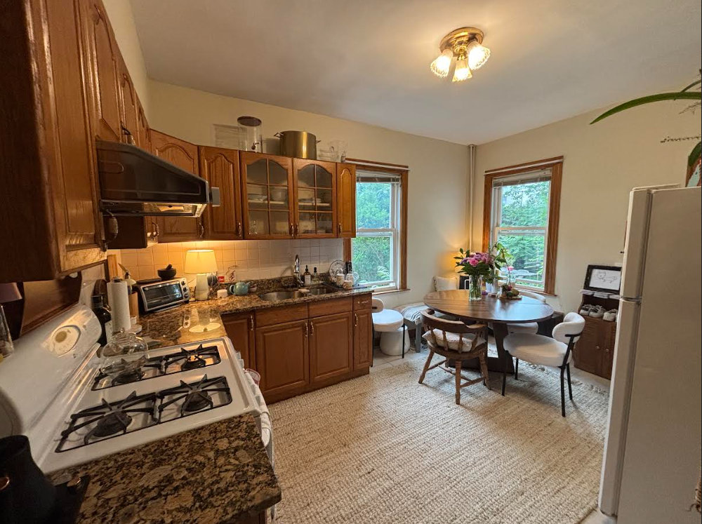 2 bed, 1 bath apartment for rent at 23 Harrison St Unit 1A, Ward Two — photo 3 of 17