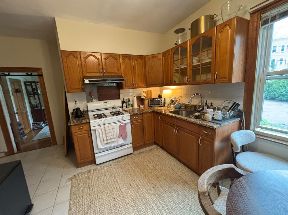 2 bed, 1 bath apartment for rent at 23 Harrison St Unit 1A, Ward Two — photo 4 of 17