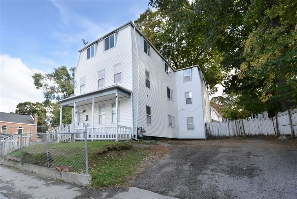 3 bed, 1 bath apartment for rent at 23 Hawley St Unit 2, Worcester — photo 2 of 16
