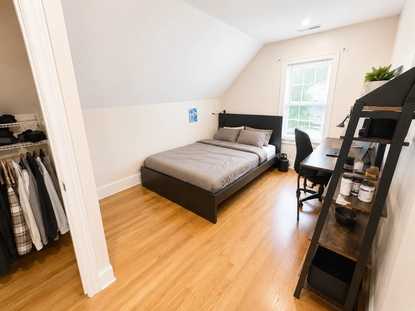 4 bed, 2 bath apartment for rent at 23 Higgins St Unit 2, Allston — photo 5 of 8