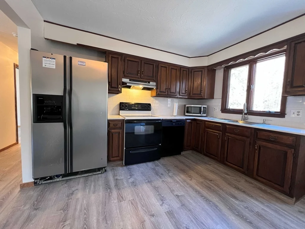 3 bed, 2 bath apartment for rent at 23 Hospital Rd, Templeton — photo 5 of 20