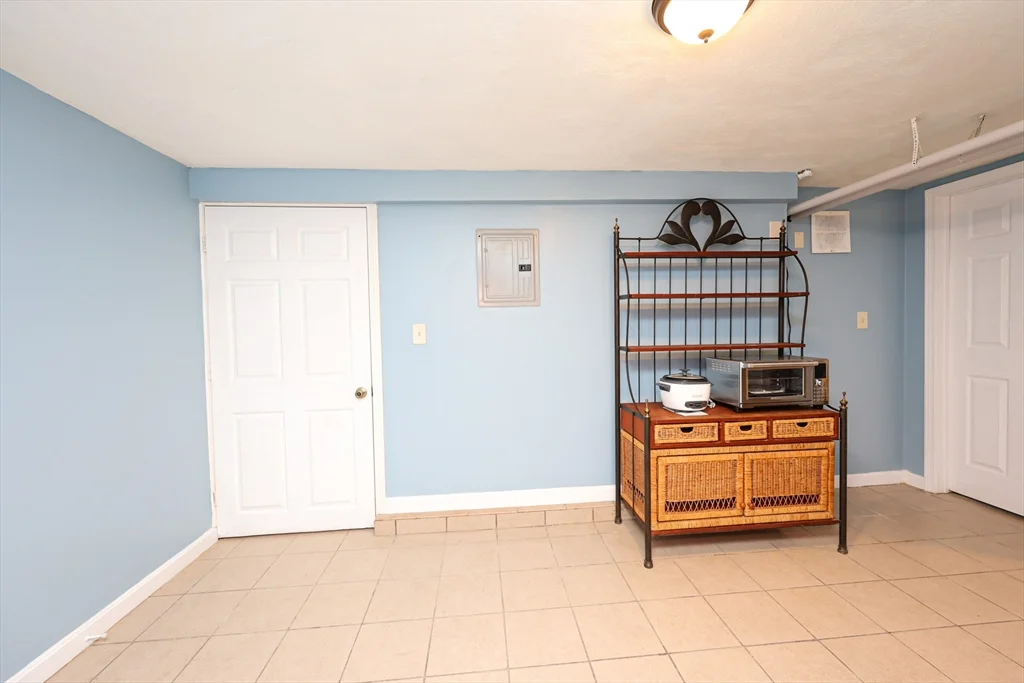 1 bed, 1 bath apartment for rent at 23 Hudson St Unit LL, Milton — photo 14 of 16