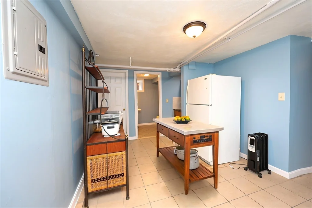 1 bed, 1 bath apartment for rent at 23 Hudson St Unit LL, Milton — photo 2 of 16