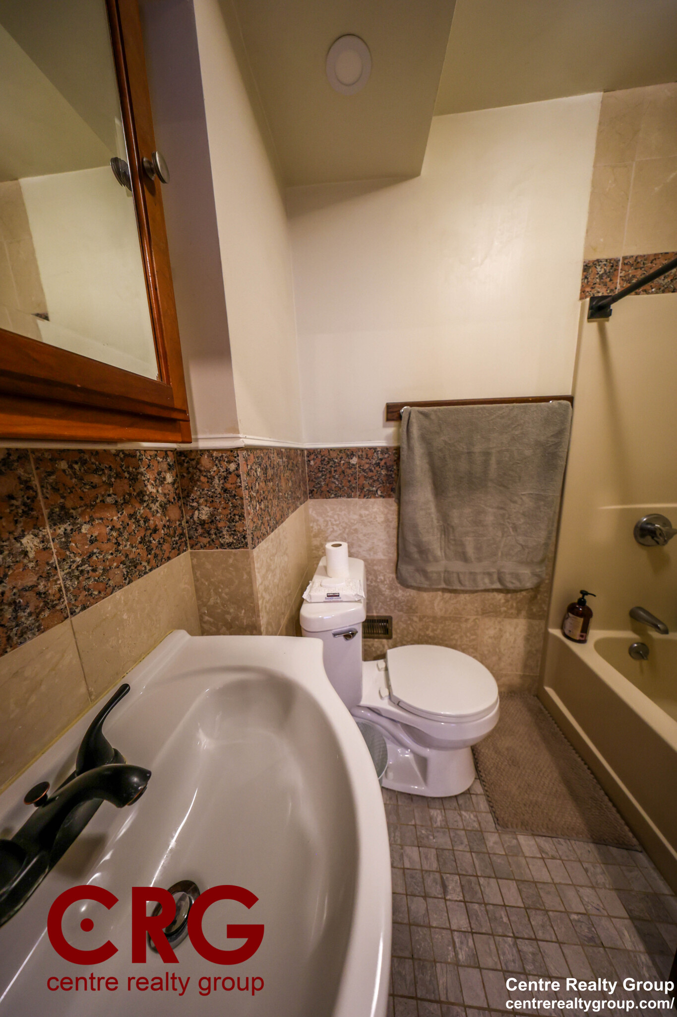 3 bed, 2 bath apartment for rent at 23 Indiana Ter Unit 1, Newton Upper Falls — photo 16 of 23