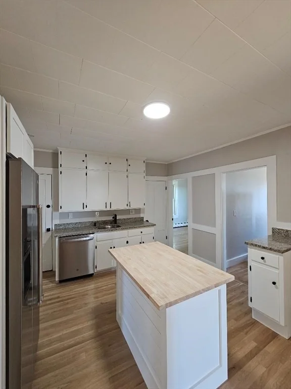 3 bed, 1 bath apartment for rent at 23 Ingalls Unit 2, Swampscott — photo 3 of 24