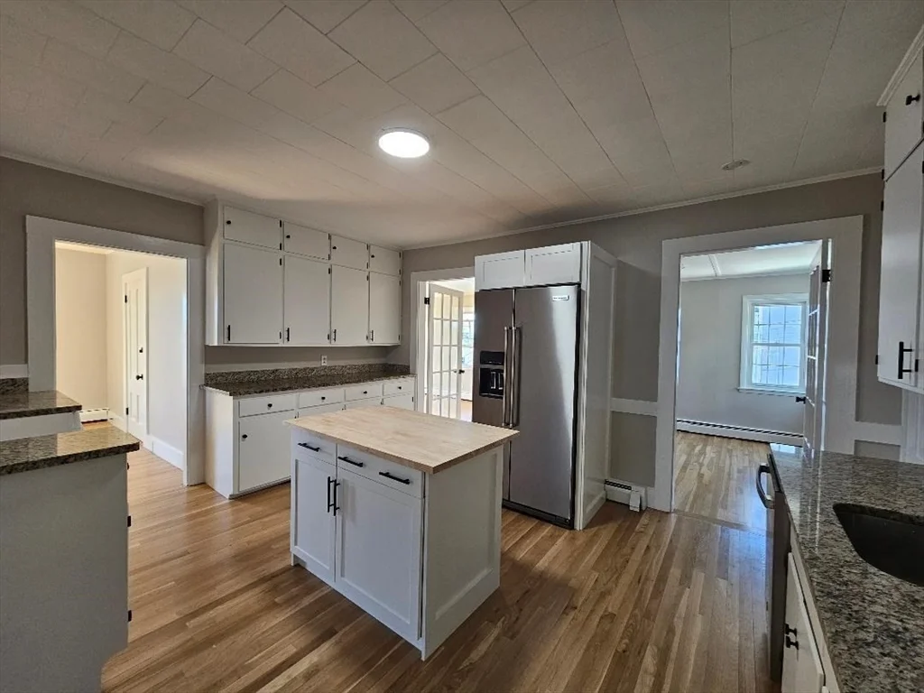3 bed, 1 bath apartment for rent at 23 Ingalls Unit 2, Swampscott