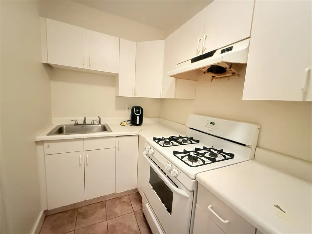 2 bed, 1 bath apartment for rent at 23 Inman St Unit 1, Central Square — photo 16 of 20