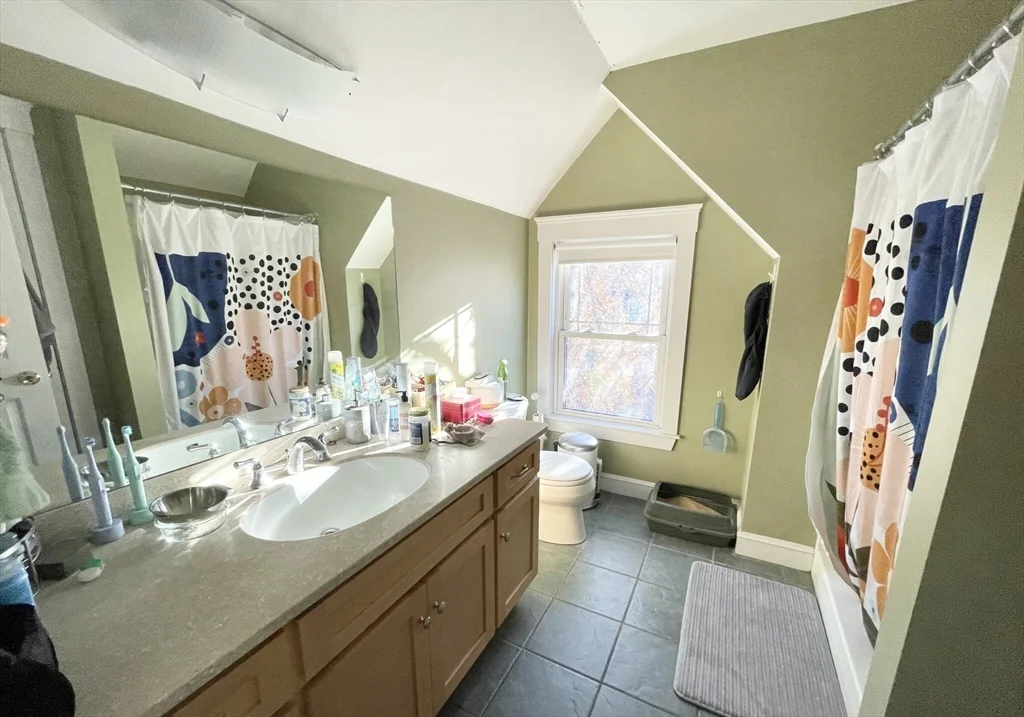 4 bed, 3 bath apartment for rent at 23 Iroquois Unit Street, Mission Hill — photo 11 of 16