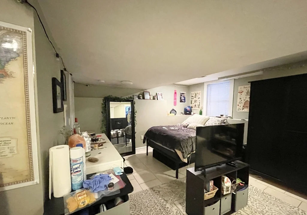 4 bed, 3 bath apartment for rent at 23 Iroquois Unit Street, Mission Hill — photo 10 of 16