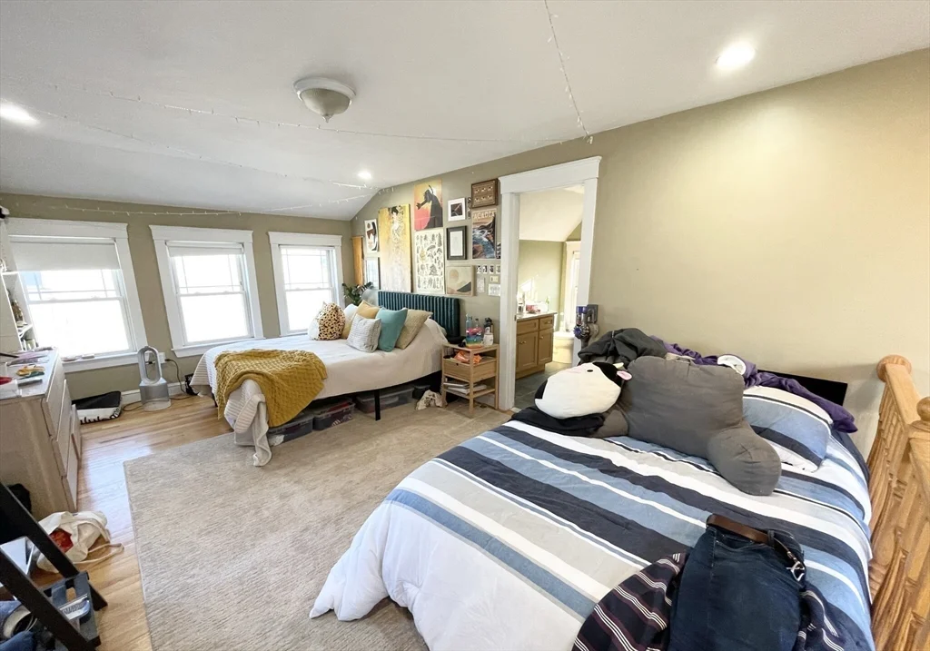 4 bed, 3 bath apartment for rent at 23 Iroquois Unit Street, Mission Hill — photo 6 of 16