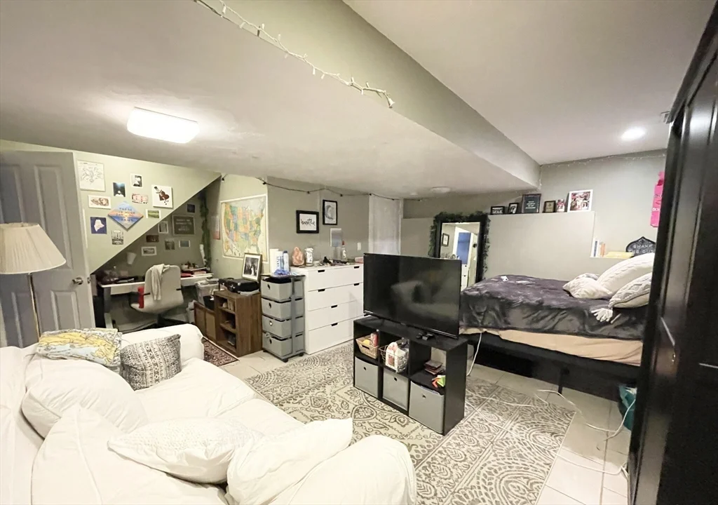 4 bed, 3 bath apartment for rent at 23 Iroquois Unit Street, Mission Hill — photo 5 of 16