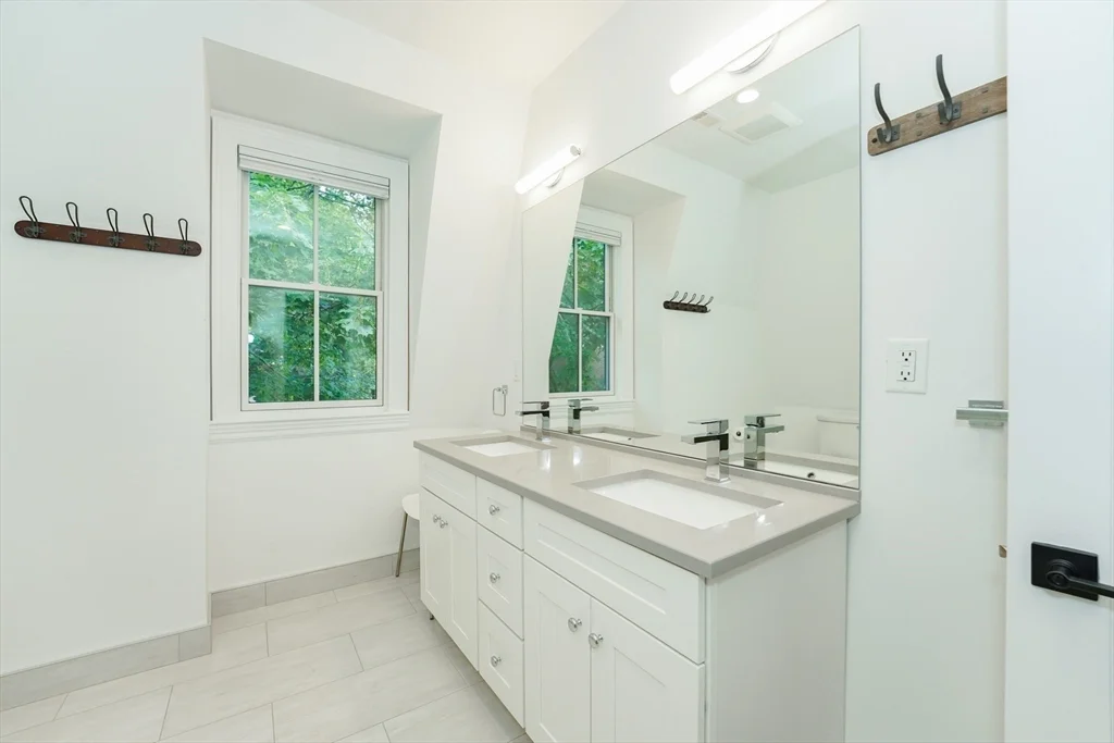 4 bed, 4+ bath apartment for rent at 23 Irving St Unit 1, Mid Cambridge — photo 16 of 20