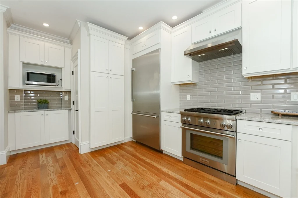 4 bed, 4+ bath apartment for rent at 23 Irving St Unit 1, Mid Cambridge — photo 4 of 20