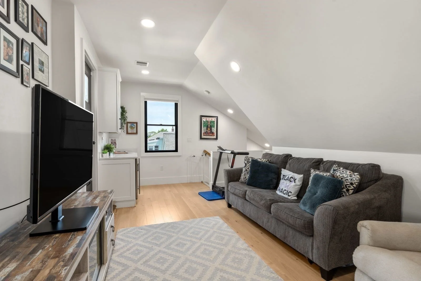 4 bed, 3 bath apartment for rent at 23 Jaques St Unit B-2, Winter Hill — photo 25 of 42