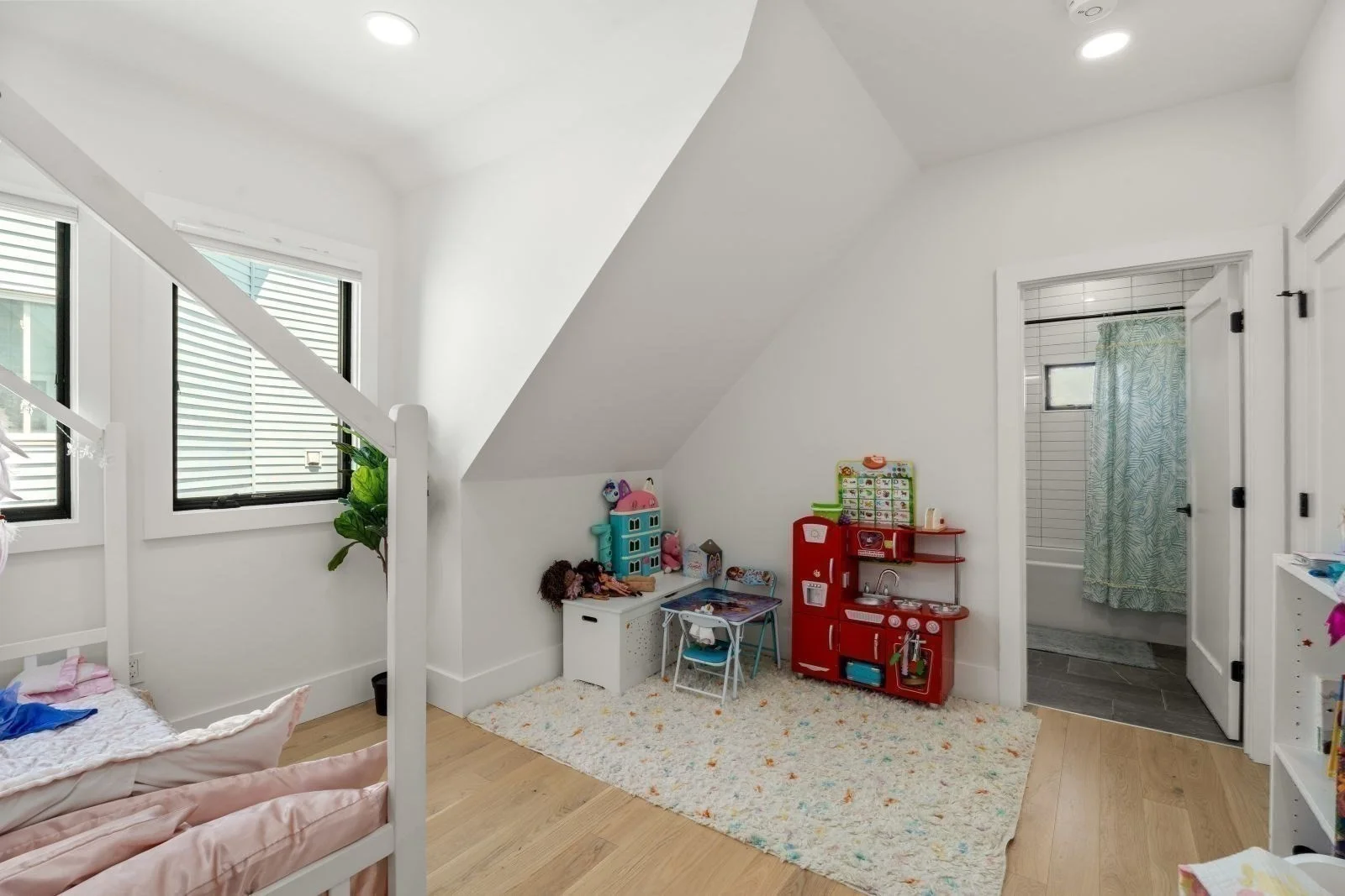 4 bed, 3 bath apartment for rent at 23 Jaques St Unit B, Winter Hill — photo 35 of 42
