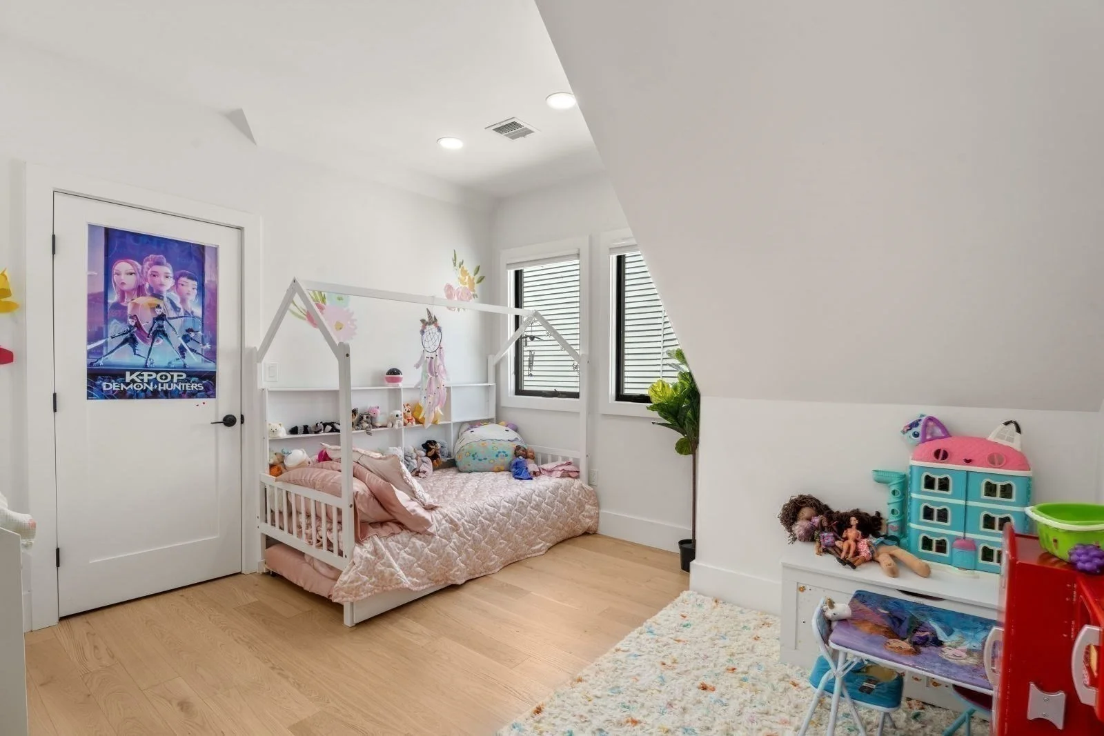 4 bed, 3 bath apartment for rent at 23 Jaques St Unit B, Winter Hill — photo 34 of 42