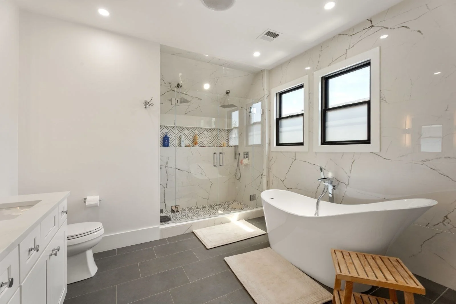 4 bed, 3 bath apartment for rent at 23 Jaques St Unit B, Winter Hill — photo 4 of 42