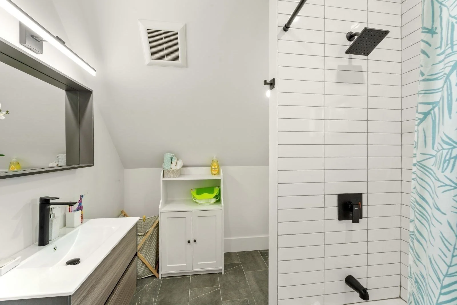 4 bed, 3 bath apartment for rent at 23 Jaques St Unit B, Winter Hill — photo 36 of 42
