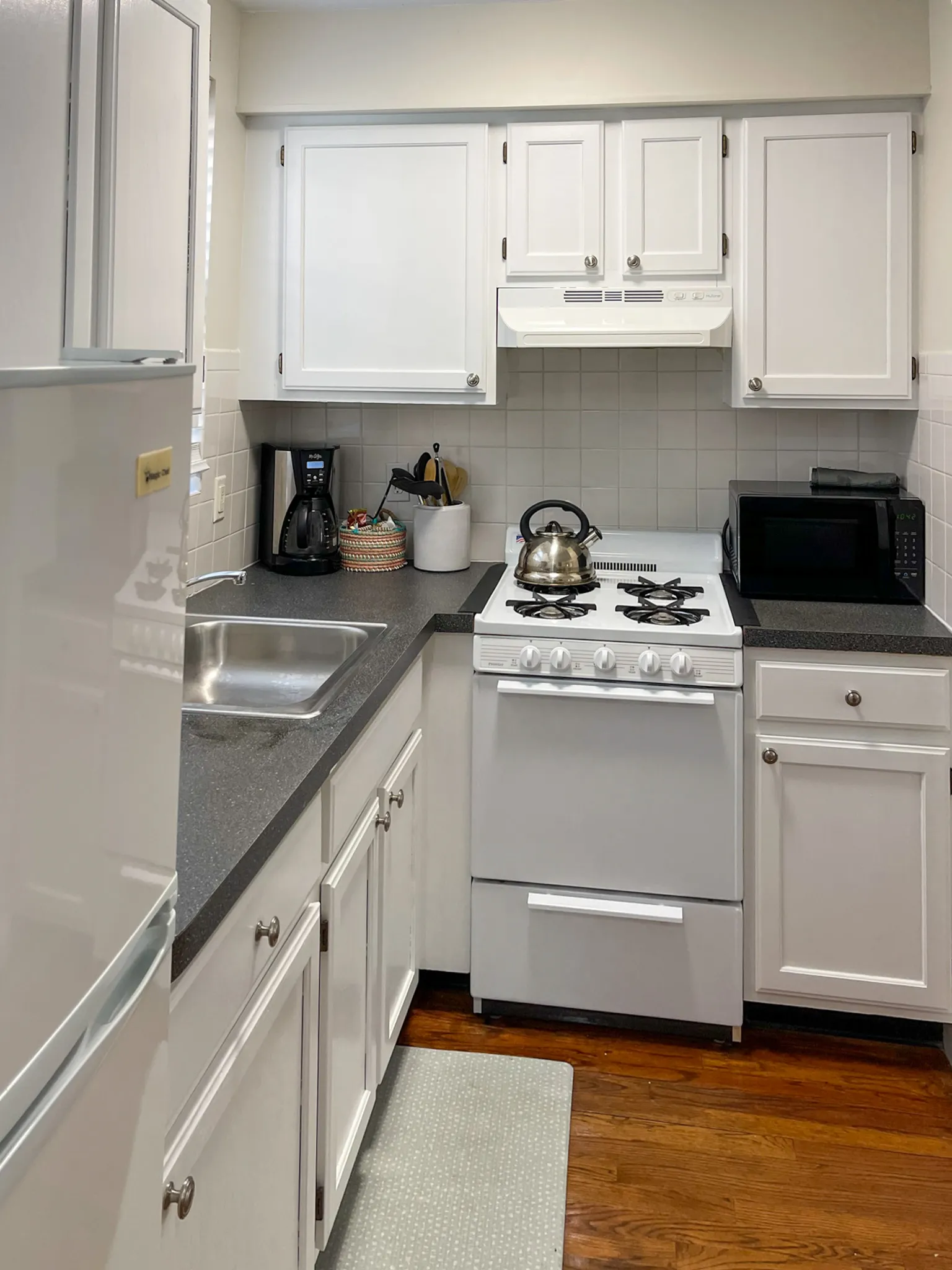 2 bed, 1.5 bath apartment for rent at 23 Jay St Unit 3, Riverside — photo 6 of 17