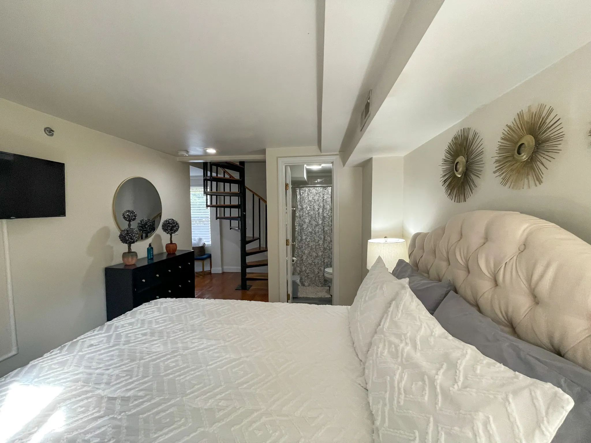 2 bed, 1.5 bath apartment for rent at 23 Jay St Unit 3, Riverside — photo 14 of 17