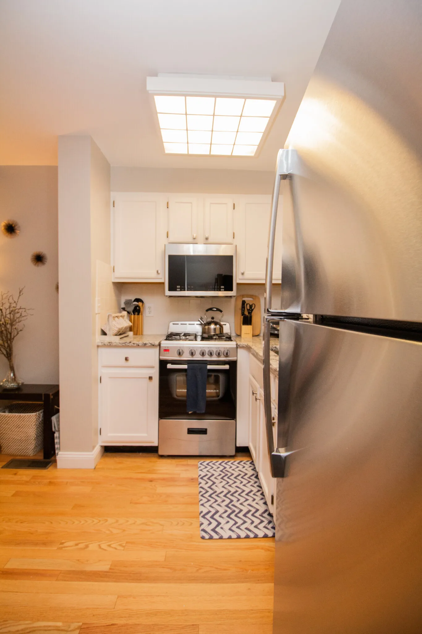 2 bed, 1.5 bath apartment for rent at 23 Jay St Unit B, Riverside — photo 20 of 37