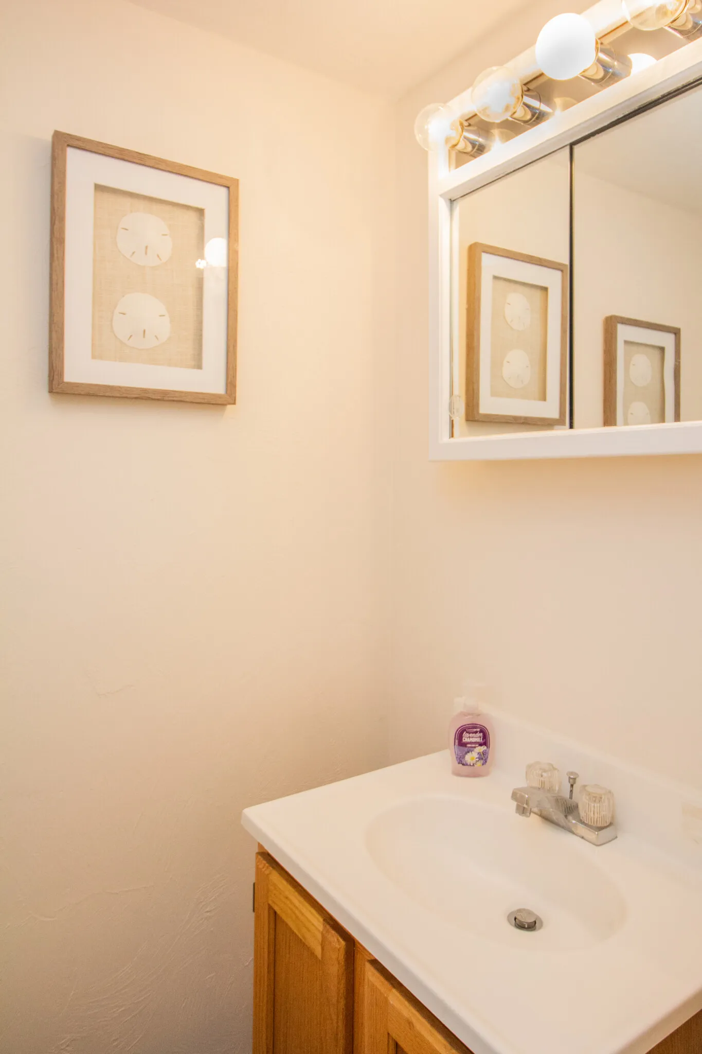 2 bed, 1.5 bath apartment for rent at 23 Jay St Unit B, Riverside — photo 32 of 37