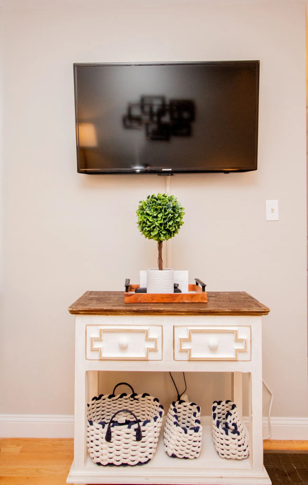 2 bed, 1.5 bath apartment for rent at 23 Jay St Unit B, Riverside — photo 9 of 37