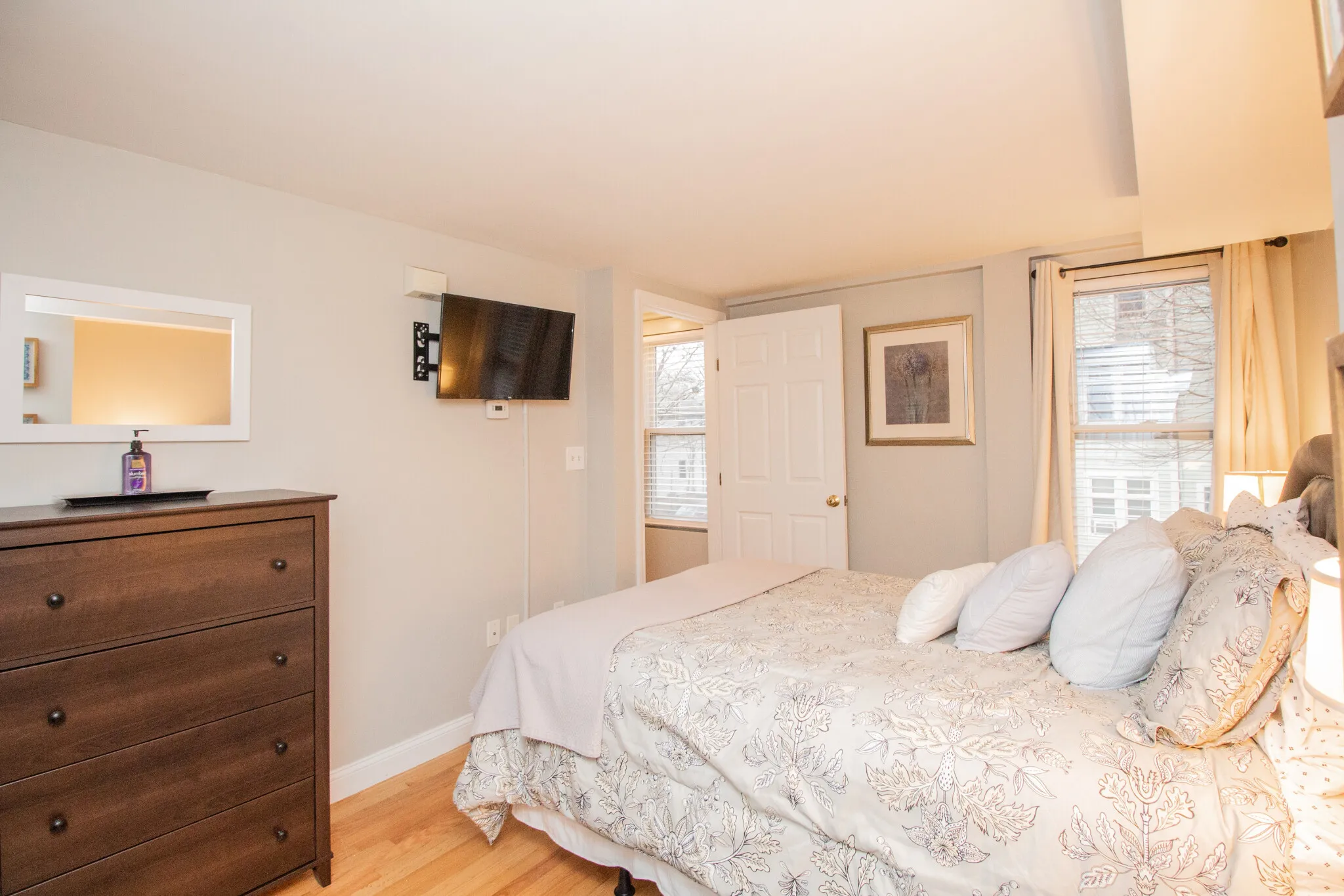 2 bed, 1.5 bath apartment for rent at 23 Jay St Unit B, Riverside — photo 23 of 37